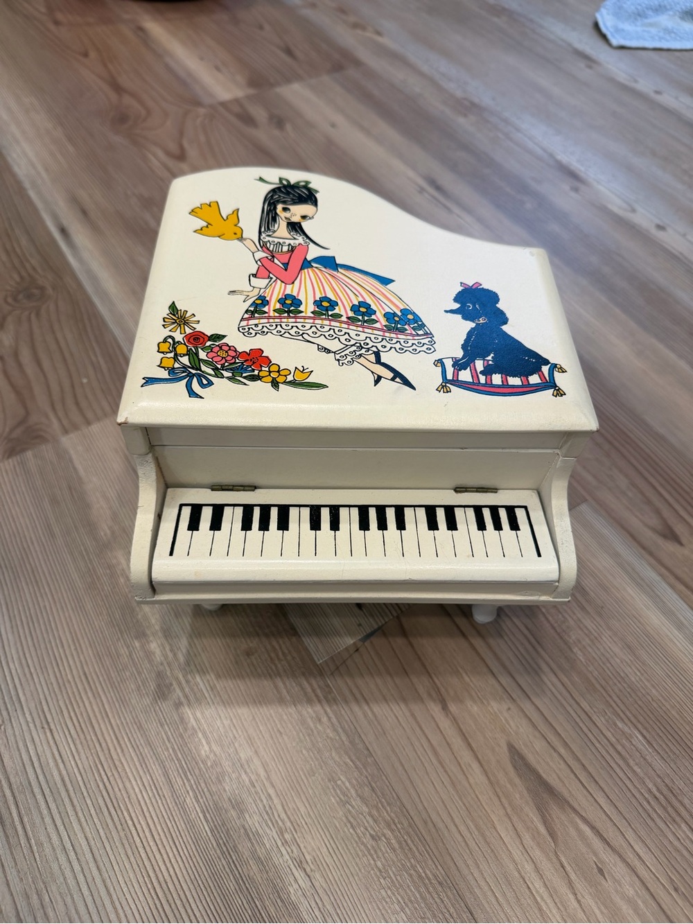 EUC Vintage Earl Bernard Piano Music/Jerwely Box with Girl and Poodle